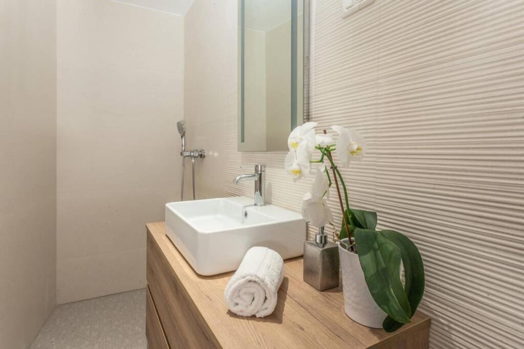 Apartment Evita In The Old Center Of Sunny Koper Extérieur photo